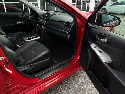 Used 2013 Toyota Camry SE image 21