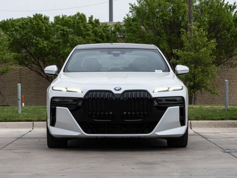 Certified 2023 BMW 740i w/ Parking Assistance Package image 3