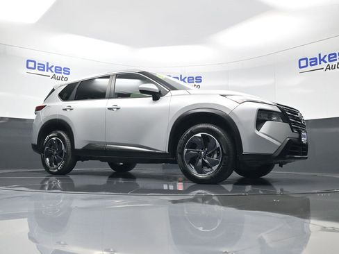 Used 2024 Nissan Rogue SV image 39