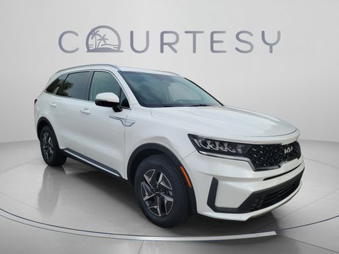 Certified 2022 Kia Sorento S FWD image 5