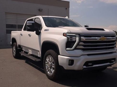Used 2025 Chevrolet Silverado 3500 High Country w/ High Country Premium Package AWD/4WD image 4