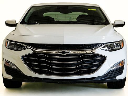 Used 2024 Chevrolet Malibu LT FWD image 2