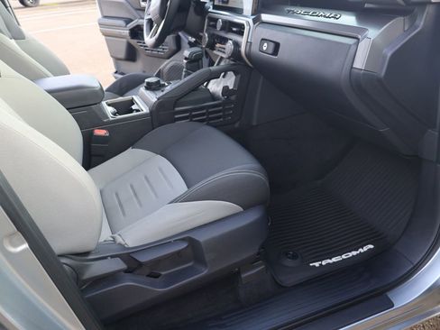 Used 2025 Toyota Tacoma TRD Sport image 31