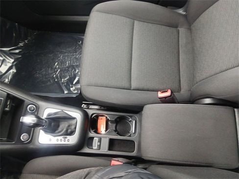 Used 2018 Volkswagen Tiguan Limited w/ Premium Package image 20
