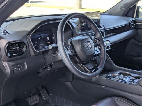Used 2025 Honda Pilot Black Edition image 10