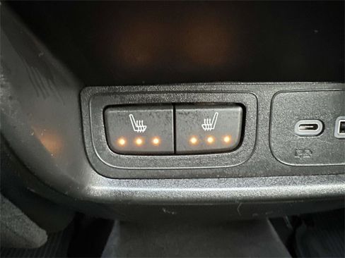 Certified 2023 Cadillac XT4 Luxury w/ Cold Weather Package image 33