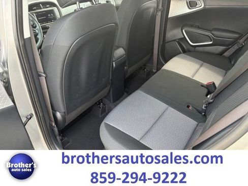 Used 2025 Kia Soul LX w/ LX Technology Package FWD image 24