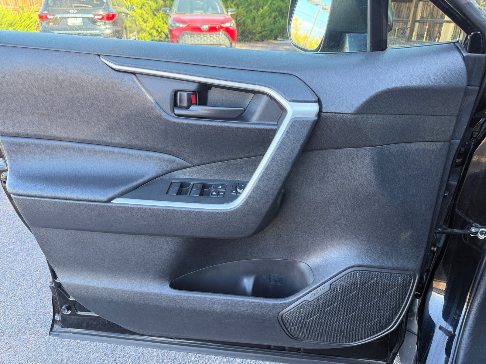 Used 2025 Toyota RAV4 LE AWD/4WD image 13