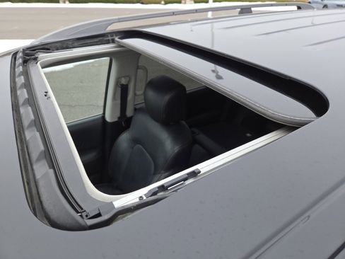 Used 2018 Nissan Armada Platinum image 3