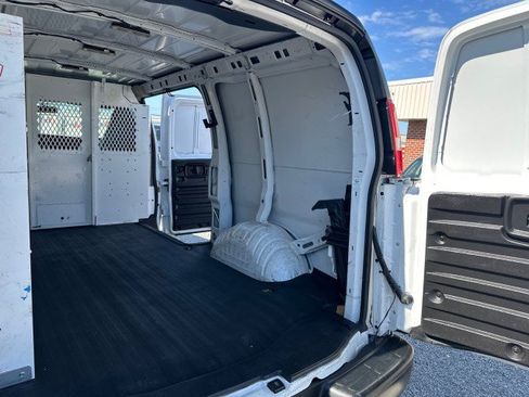 Used 2018 Chevrolet Express 2500 w/ Driver Convenience Package RWD image 25