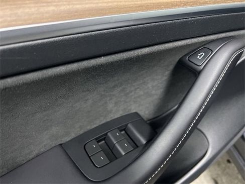 Used 2023 Tesla Model 3 Performance image 23