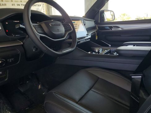 New 2026 Jeep Grand Wagoneer L Limited AWD/4WD image 19