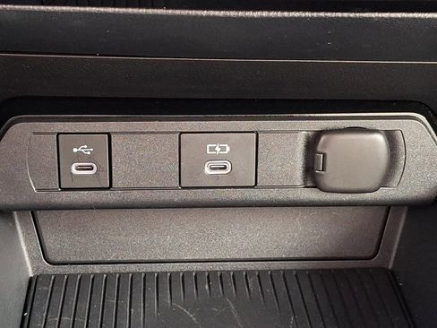 Used 2025 Toyota Prius XLE image 24