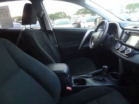 Used 2017 Toyota RAV4 LE FWD image 12