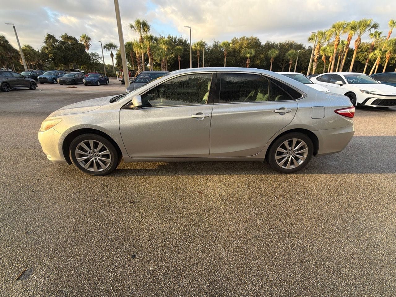 Used 2017 Toyota Camry XLE FWD image 2