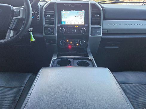 Used 2019 Ford F250 Lariat w/ Chrome Package image 10