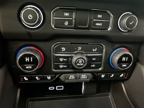 Used 2024 Chevrolet Tahoe High Country image 17