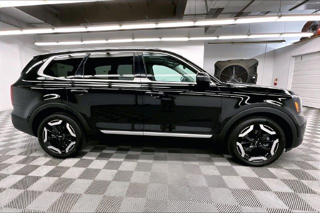 Used 2025 Kia Telluride S AWD/4WD image 14
