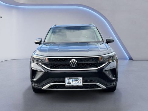 Used 2022 Volkswagen Taos SE w/ Panoramic Sunroof Package image 8