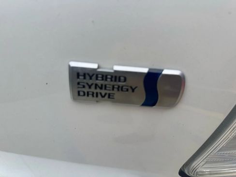 Used 2014 Toyota Prius V Two image 19