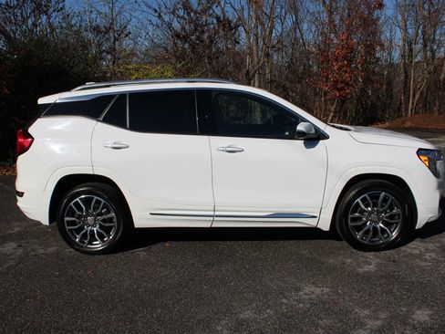 Used 2022 GMC Terrain Denali w/ Denali Premium Package image 10
