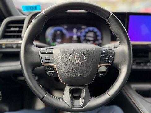 Used 2023 Toyota Crown AWD/4WD image 10