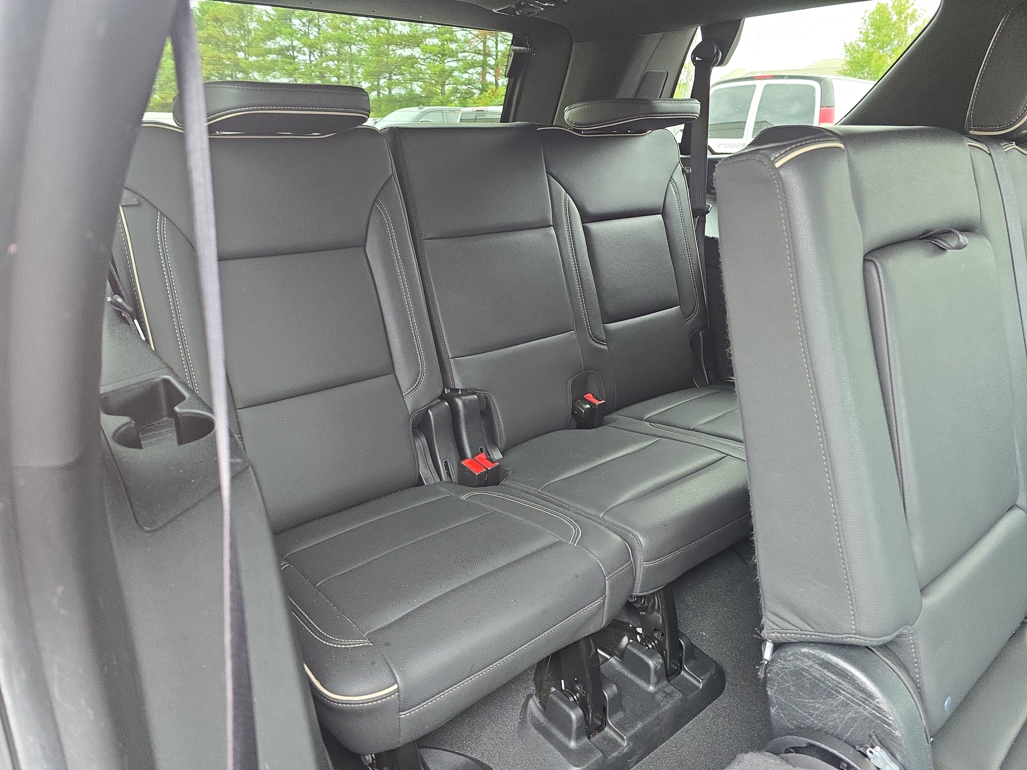 Used 2024 GMC Yukon SLT AWD/4WD image 12