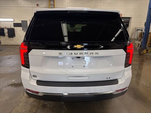 New 2026 Chevrolet Suburban LT image 5
