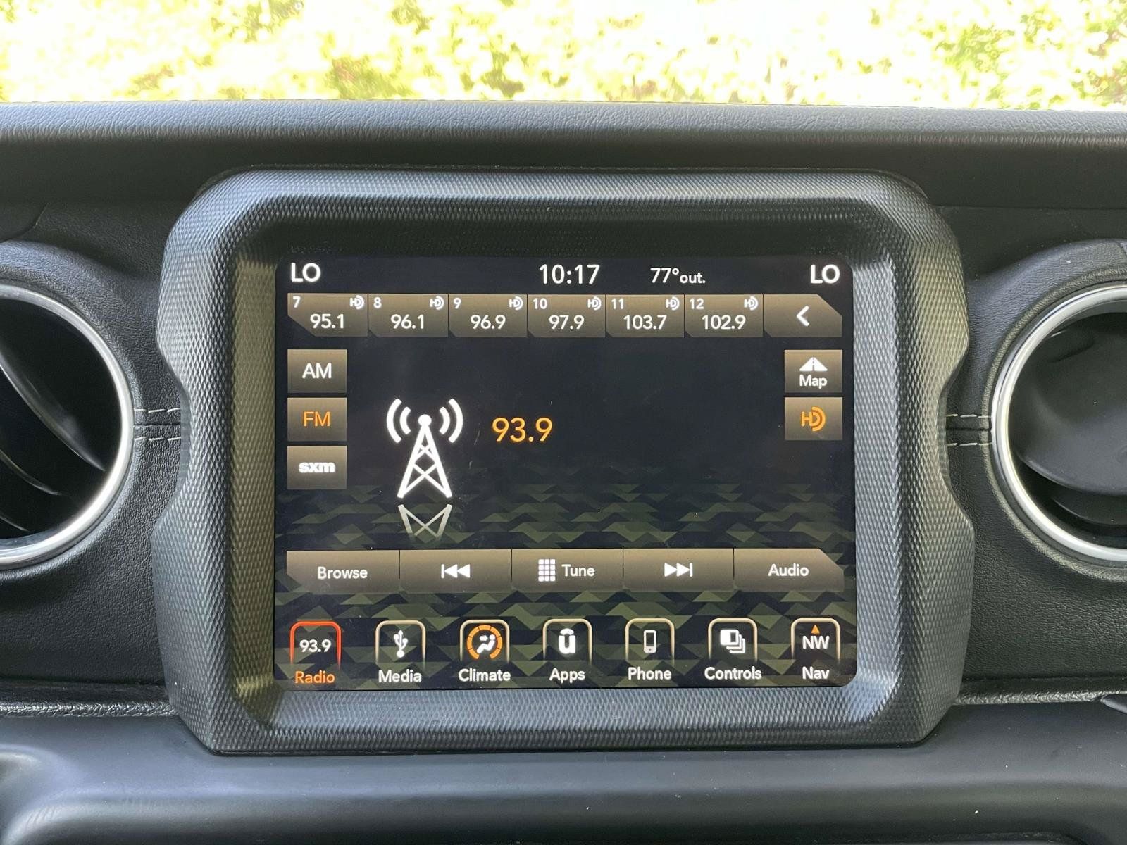 Used 2019 Jeep Wrangler Unlimited Sahara AWD/4WD image 27