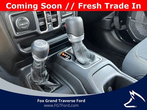 Used 2025 Jeep Wrangler Unlimited Sahara AWD/4WD image 27