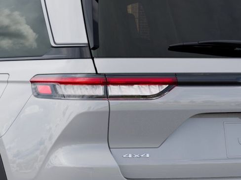 New 2026 Jeep Grand Cherokee Limited w/ Limited Altitude Package AWD/4WD image 9