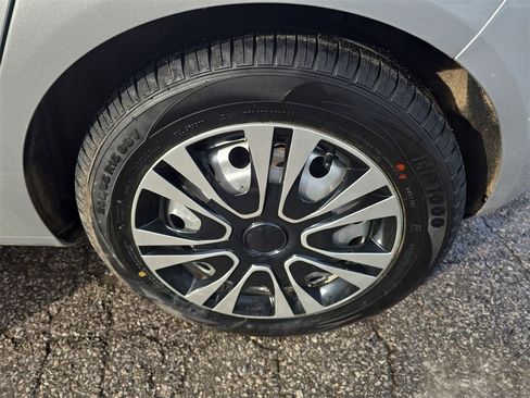 Used 2015 Ford Fiesta S image 27