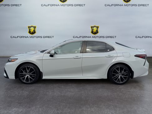 Used 2023 Toyota Camry SE FWD image 2