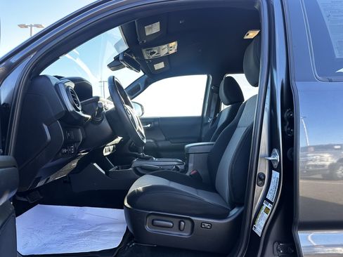Used 2023 Toyota Tacoma TRD Off-Road image 18