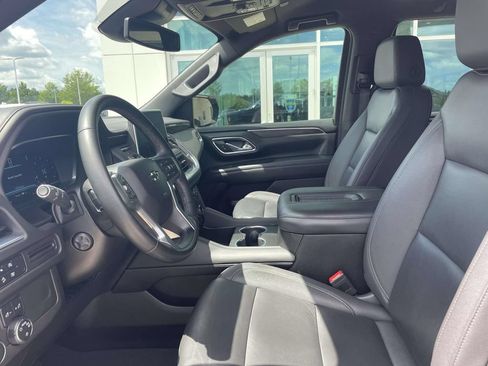 Used 2023 Chevrolet Tahoe Z71 w/ Luxury Package AWD/4WD image 15