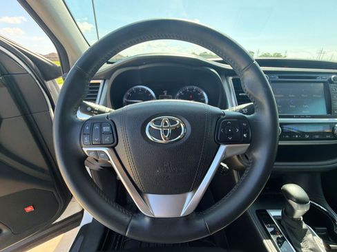Used 2016 Toyota Highlander Limited FWD image 26