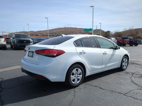 Used 2018 Kia Forte LX image 3