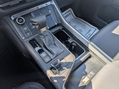 Used 2025 Lexus GX 550 w/ Accessory Package (Z1) image 24