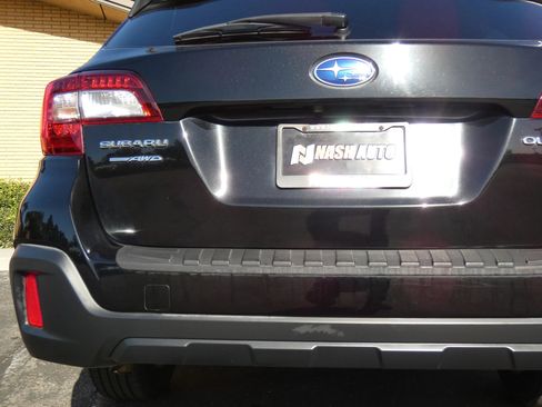 Used 2019 Subaru Outback 2.5i Premium image 11