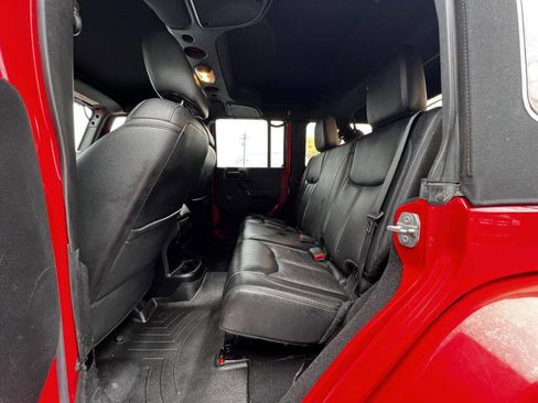 Used 2015 Jeep Wrangler Unlimited Sahara image 14