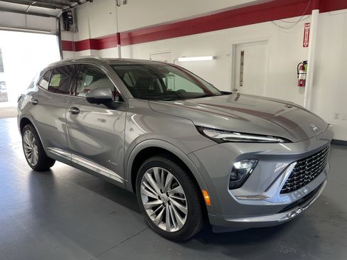 New 2026 Buick Envision Avenir image 3