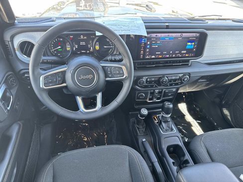 Used 2025 Jeep Wrangler Unlimited Sahara w/ Safety Group image 7