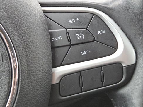 Used 2020 Jeep Compass Latitude image 6