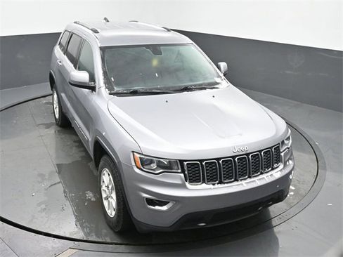 Used 2018 Jeep Grand Cherokee Laredo image 41