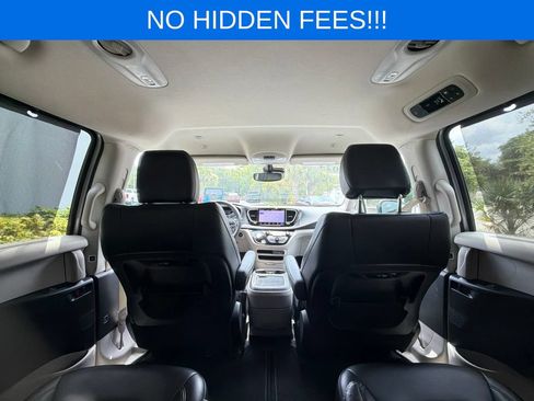 Used 2024 Chrysler Pacifica Touring-L FWD image 34