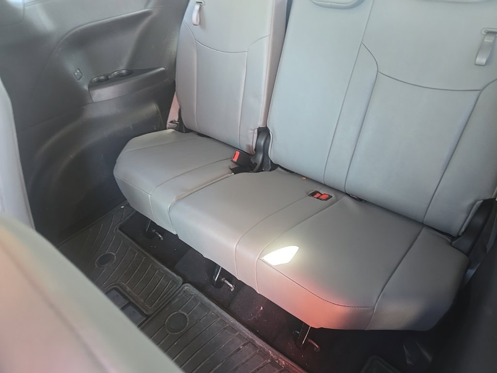 Used 2025 Toyota Sienna XLE FWD image 10