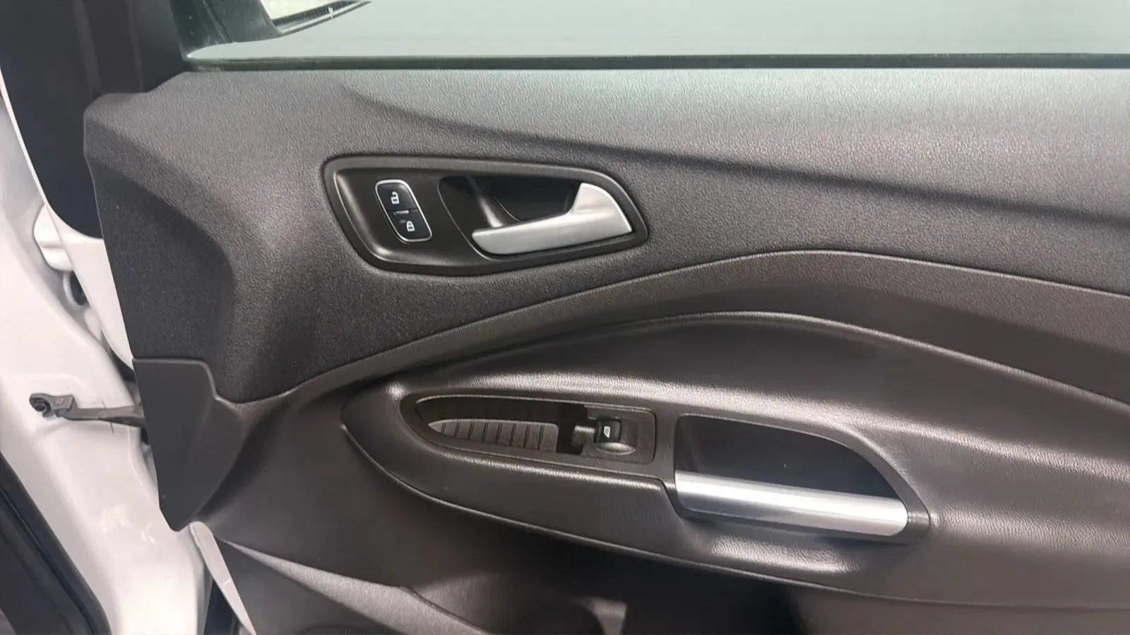 Used 2017 Ford Escape SE FWD image 18