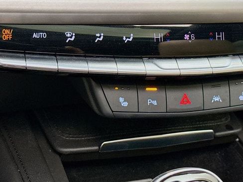 Used 2024 Cadillac XT4 Luxury w/ Cold Weather Package image 21