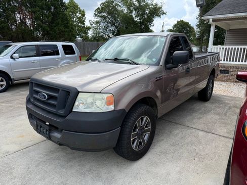 Used 2005 Ford F150 XL RWD image 1