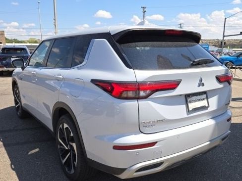 Used 2023 Mitsubishi Outlander image 2